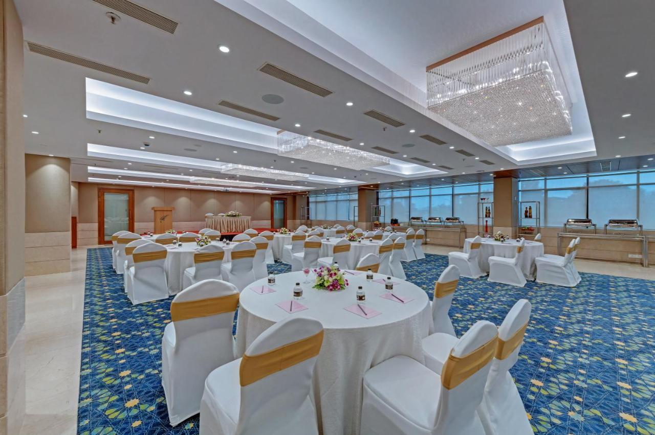 The Fern Residency Turbhe Hotell Navi Mumbai Exteriör bild