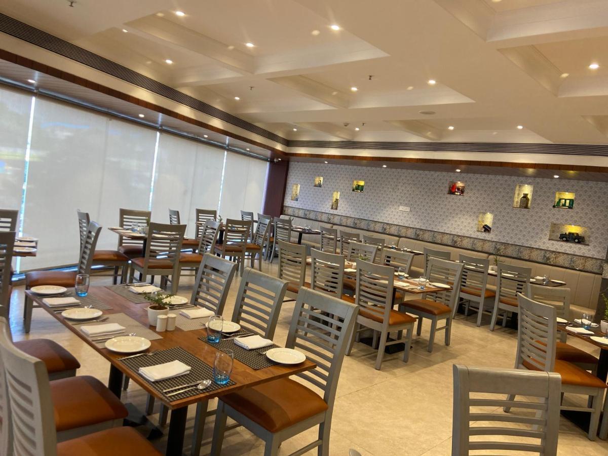 The Fern Residency Turbhe Hotell Navi Mumbai Exteriör bild